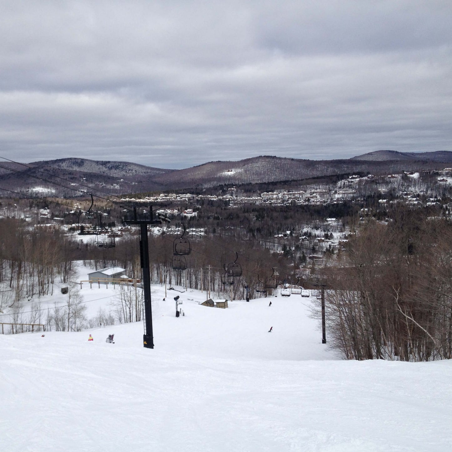 Shuttle Van to Mount Snow for Snowboarding & Skiing