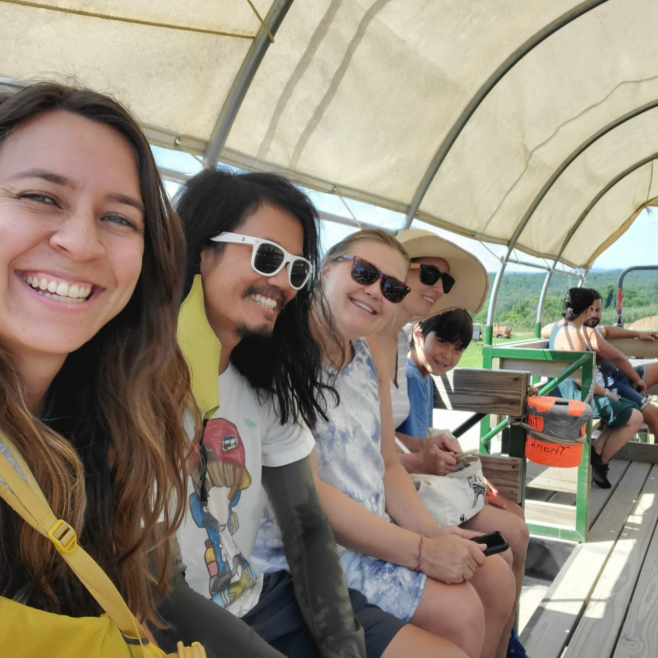 Shuttle Van to Peach Picking, Apple Picking, Pumpkin Picking